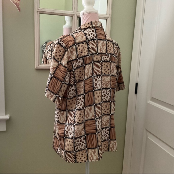 ALIA, BLOCK ANIMAL PRINT BLOUSE - Picture 3 of 9